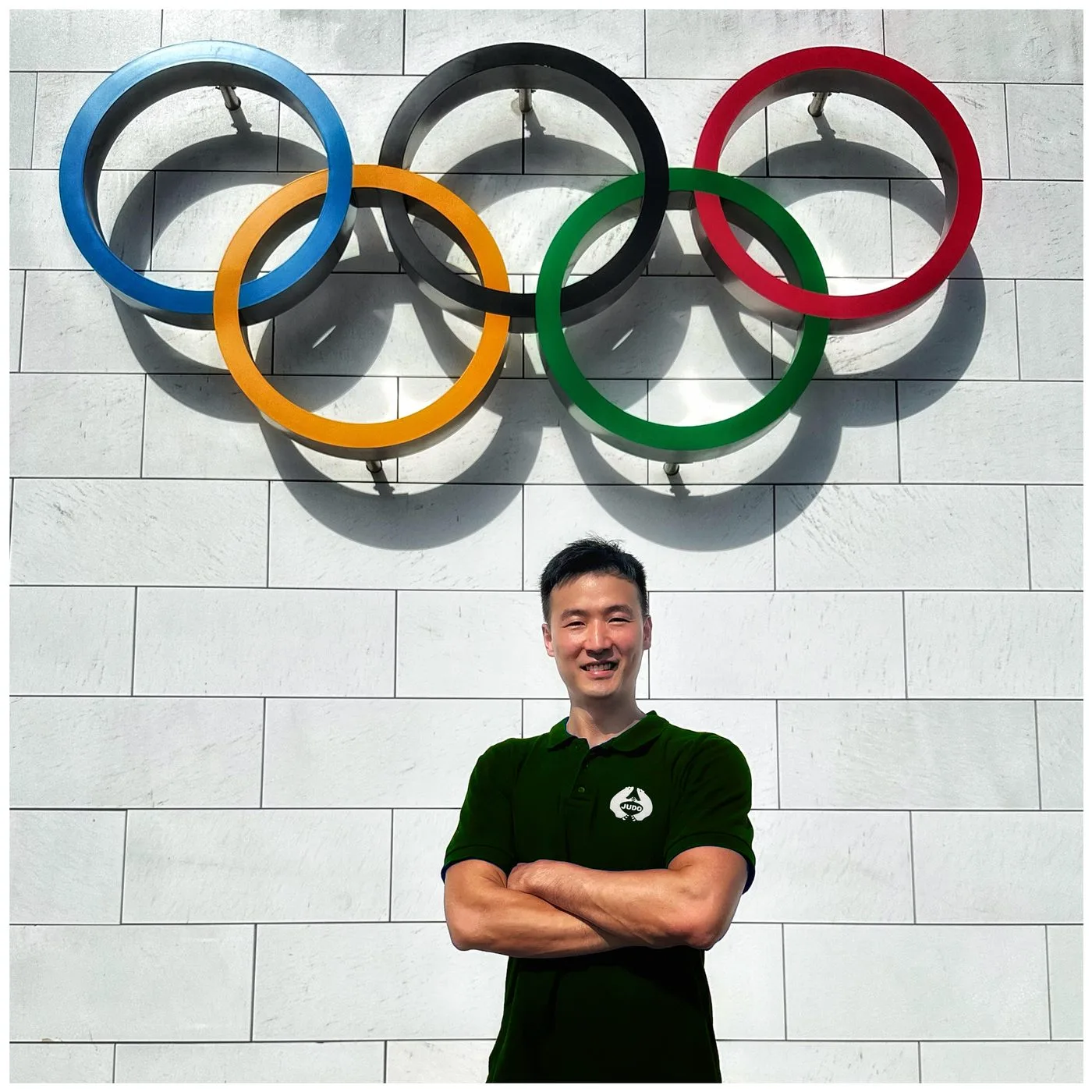 Kuma Dojo 柔道人站在奧運五環前,記錄通往國際柔道舞台的旅程